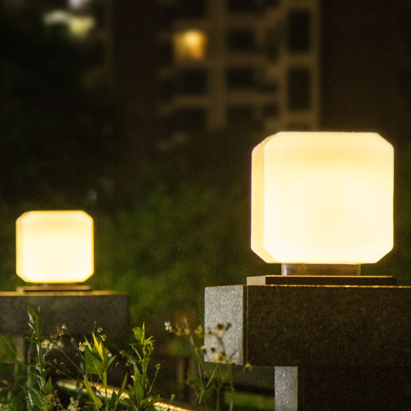 Solarbetriebene Acryl-Außenlampe für elegantes Gartenambiente