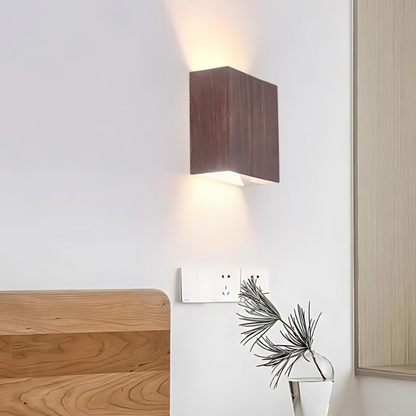 Nordic Wandlampe Holz mit warmer LED-Beleuchtung für stilvolles Wohnen