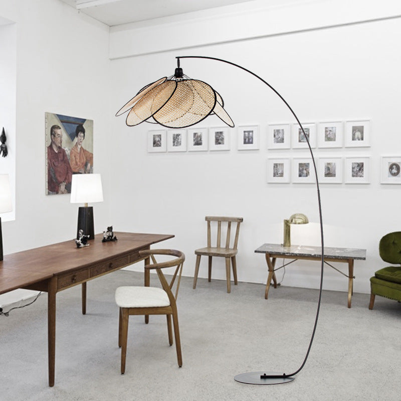 Rattan-Stehlampe geflochten für Wohnzimmer und Büro – stilvoll & modern