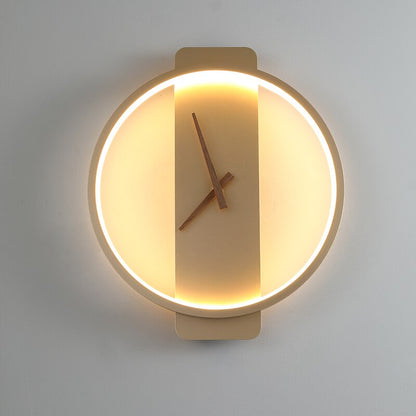 Moderne Wanduhr aus Holz für stilvolles Wohnen im Wohnzimmer und Büro