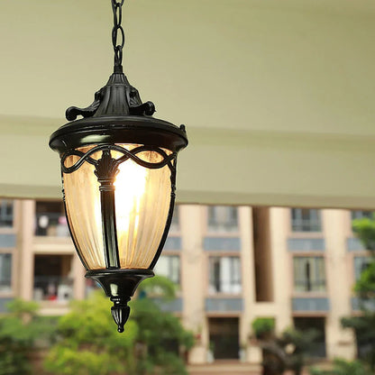 Vintage Außenlampe aus Metall für elegantes Ambiente im Garten oder Balkon