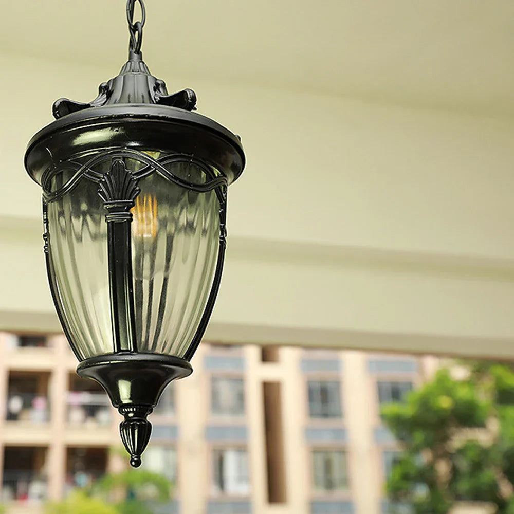 Vintage Außenlampe aus Metall für elegantes Ambiente im Garten oder Balkon